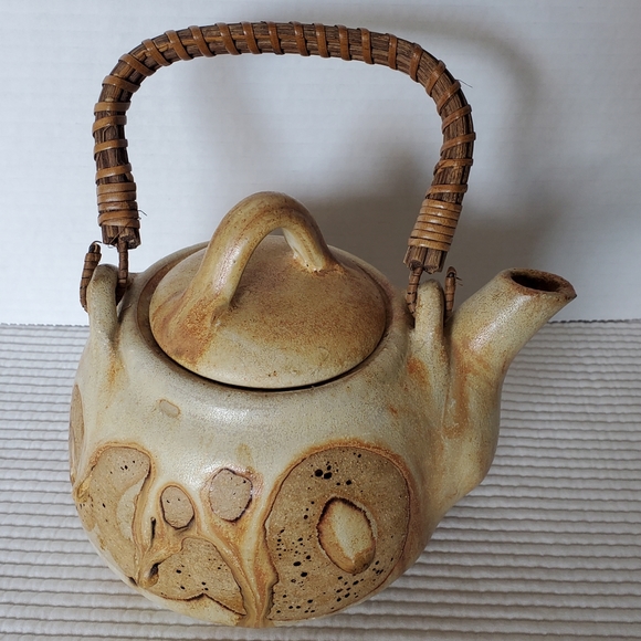 Handmade Studio Pottered Teapot Vintage Art Pottery Brown Beige Signed VB 32oz - Picture 3 of 11